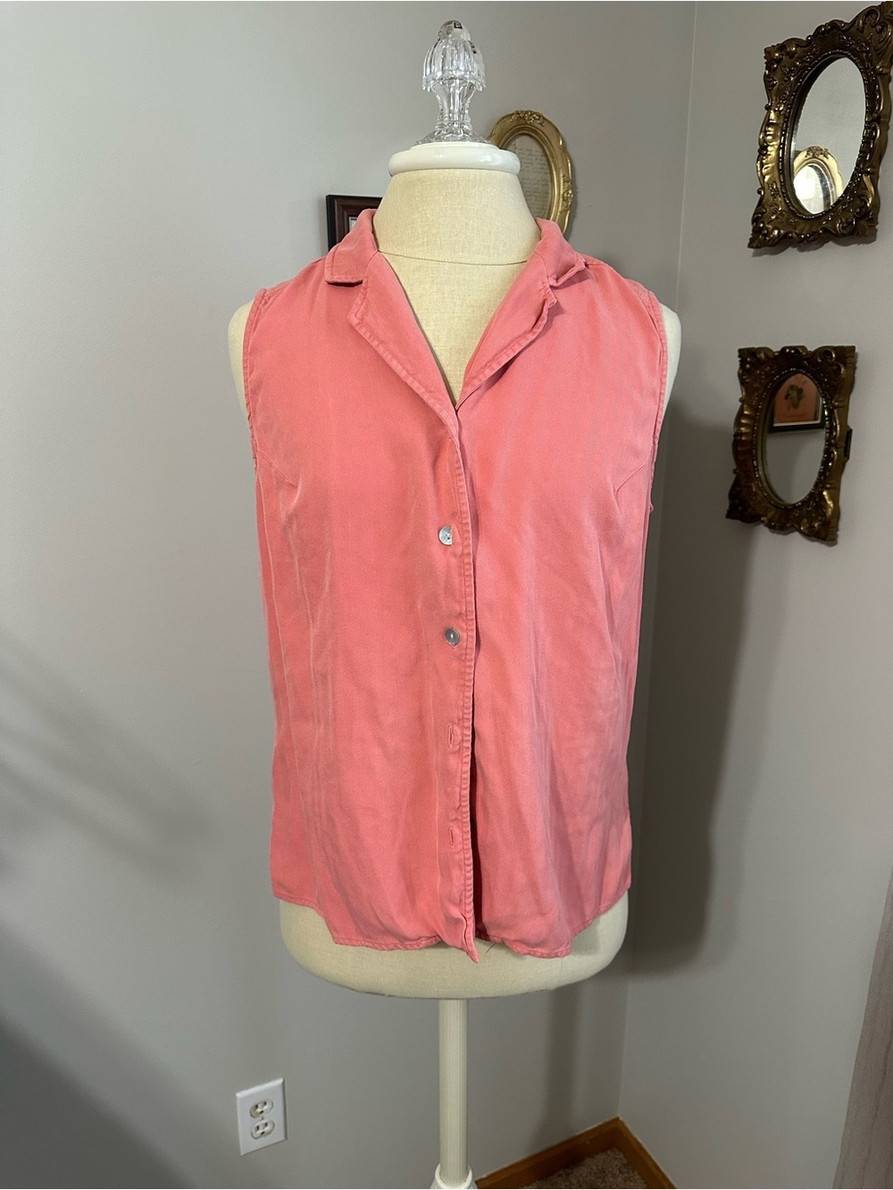 august silk Coral Sleeveless Button-Down Top